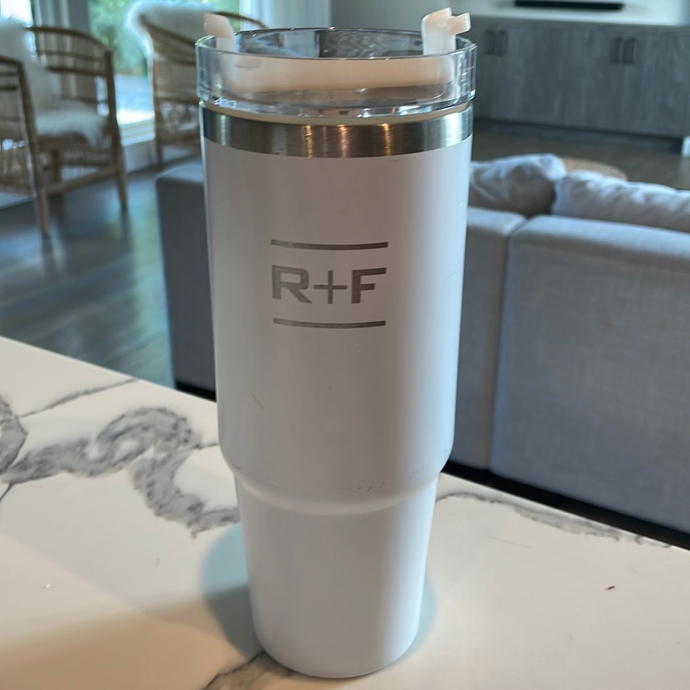 Rodan + Fields tumbler little defect (no handle)